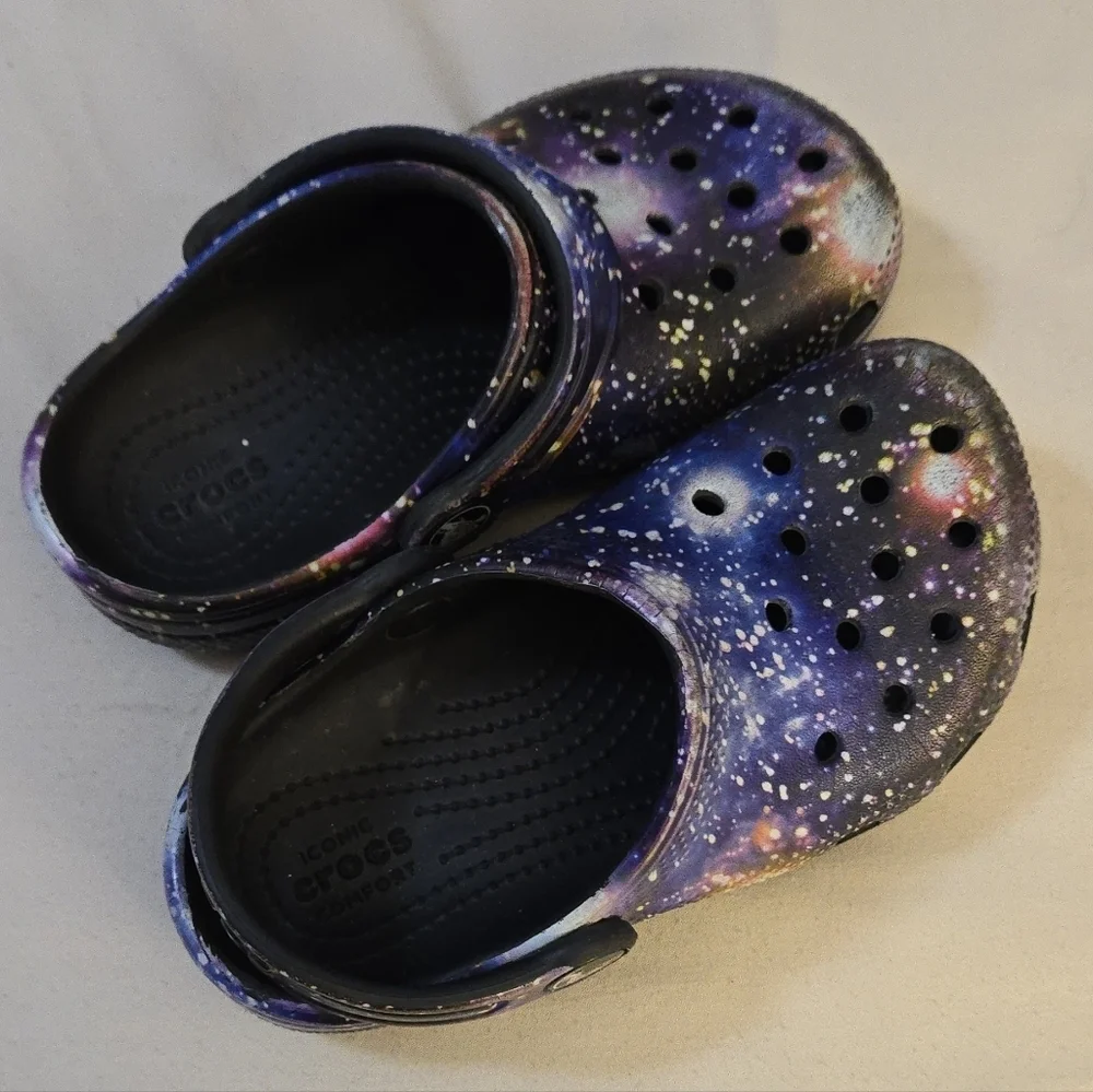 CROCS Kids Galaxy Print Clogs
